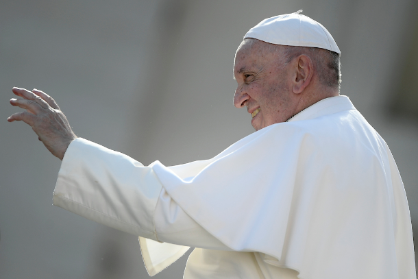 Panorama længst skrot Pope to raffle off his white Lamborghini - UCA News